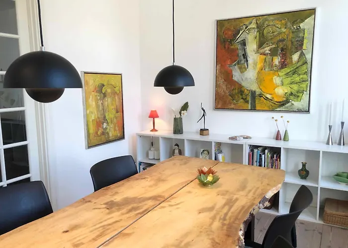 Charming Townhouse In The Heart Of
